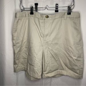 Kaki shorts